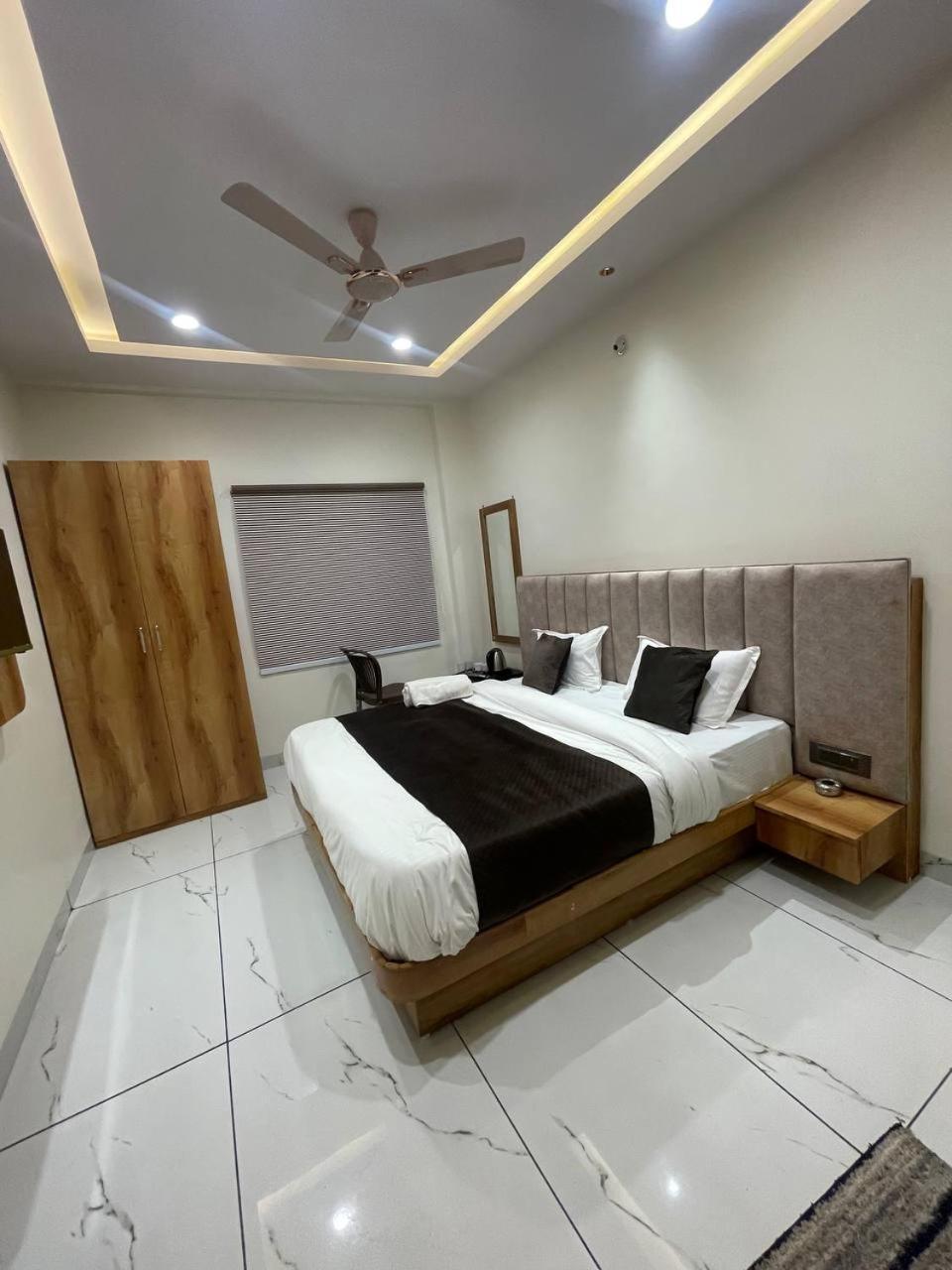Golden Wood Hotel Indore