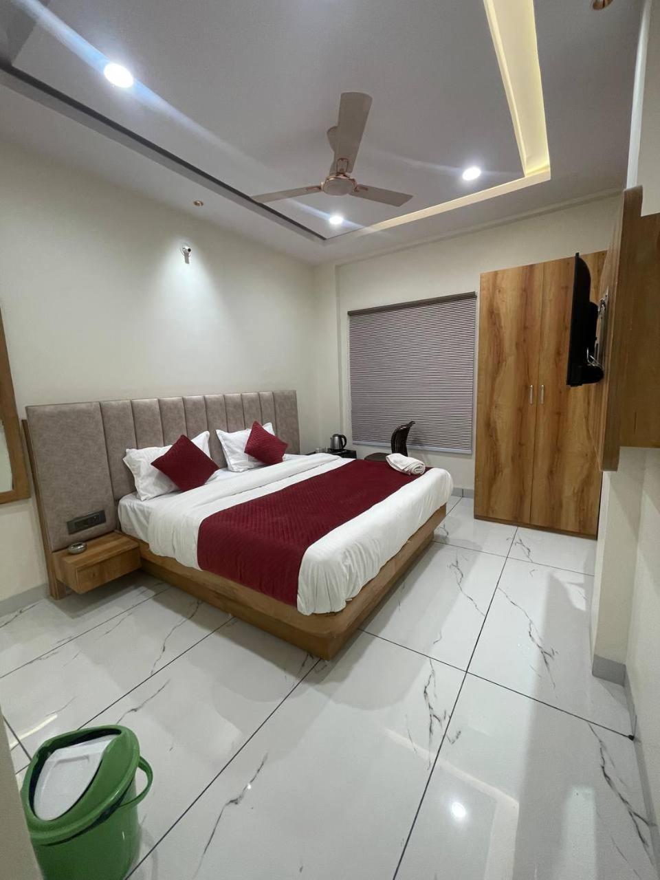 Hotel Golden Wood