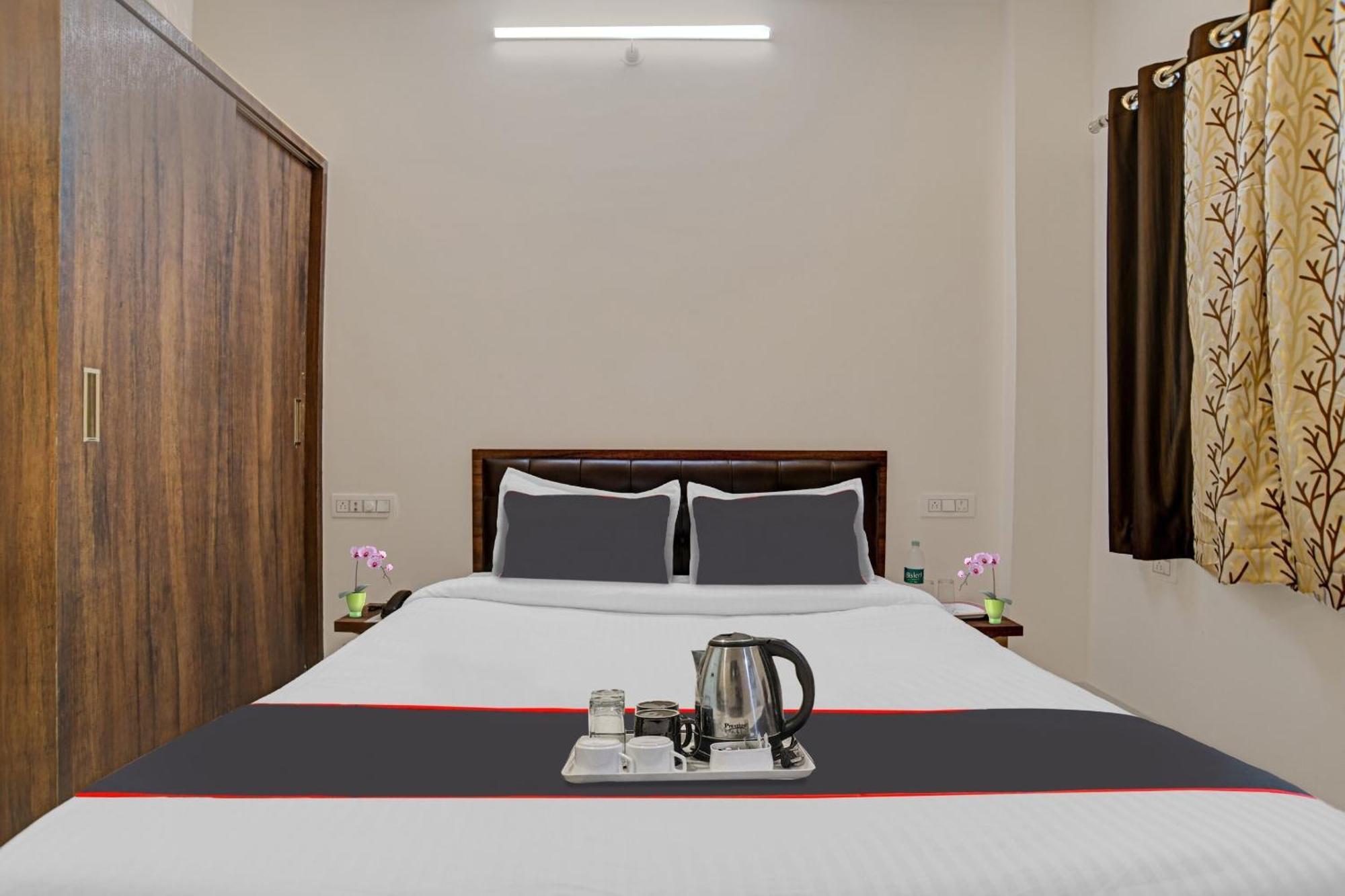 Collection O Riddhi Siddhi Hotel