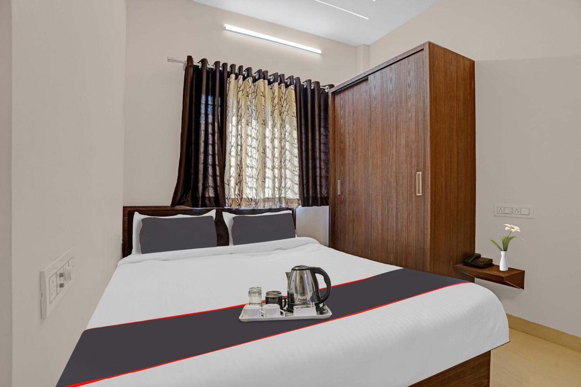 Collection O Riddhi Siddhi Hotel
