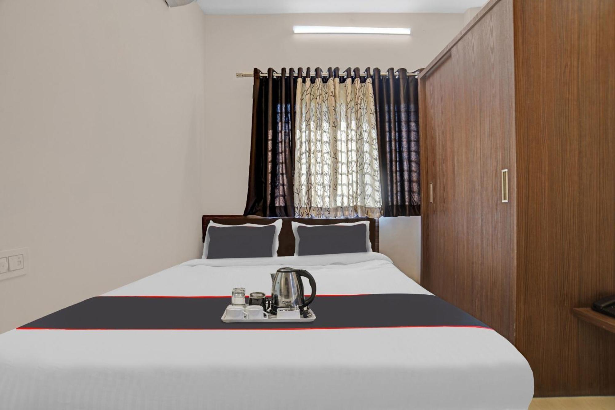 Collection O Riddhi Siddhi Hotel