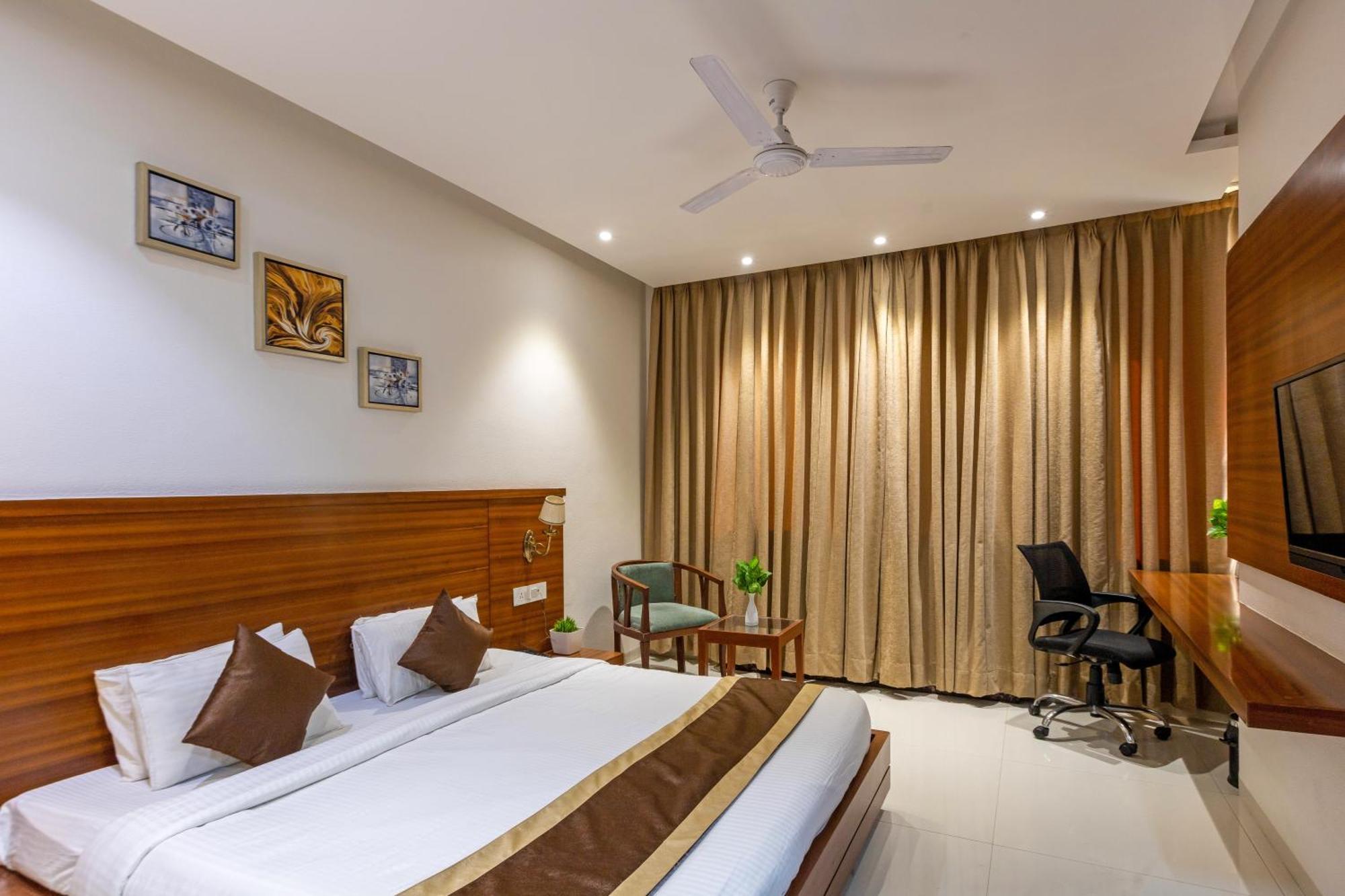 Hotel The Chandra Leela