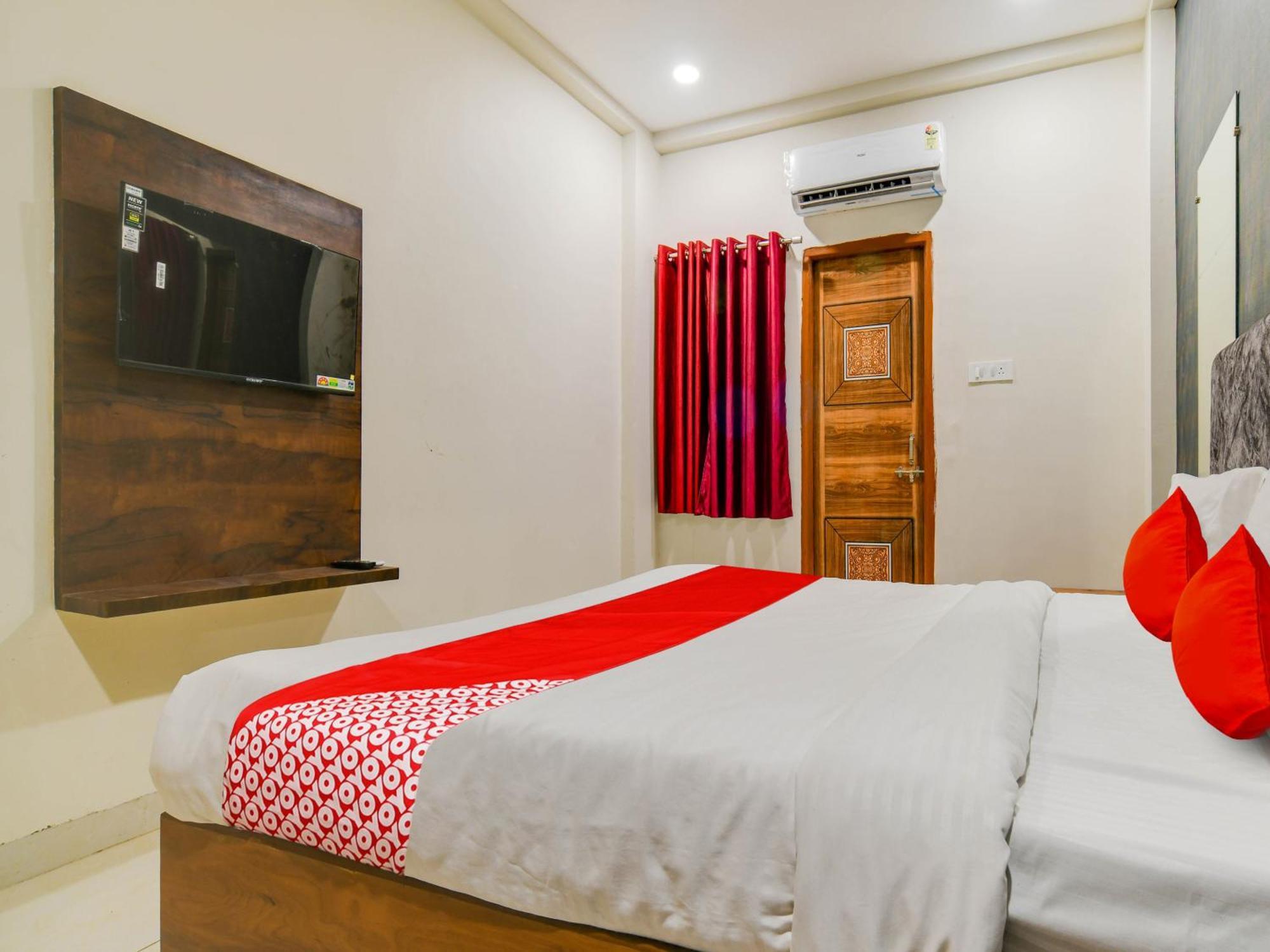 Hotel O Rudra 3*