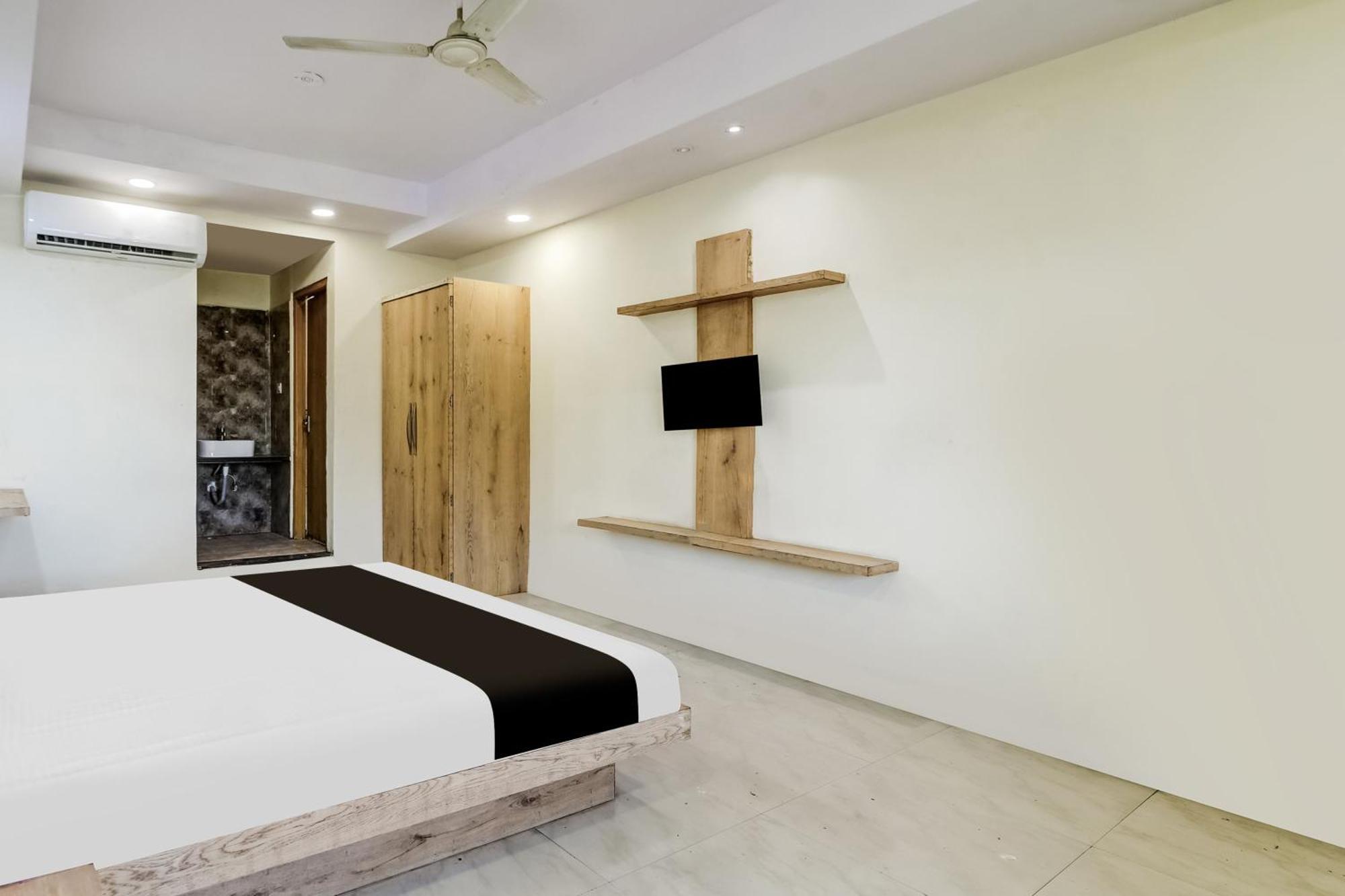 Hotel O Katyayani 3*