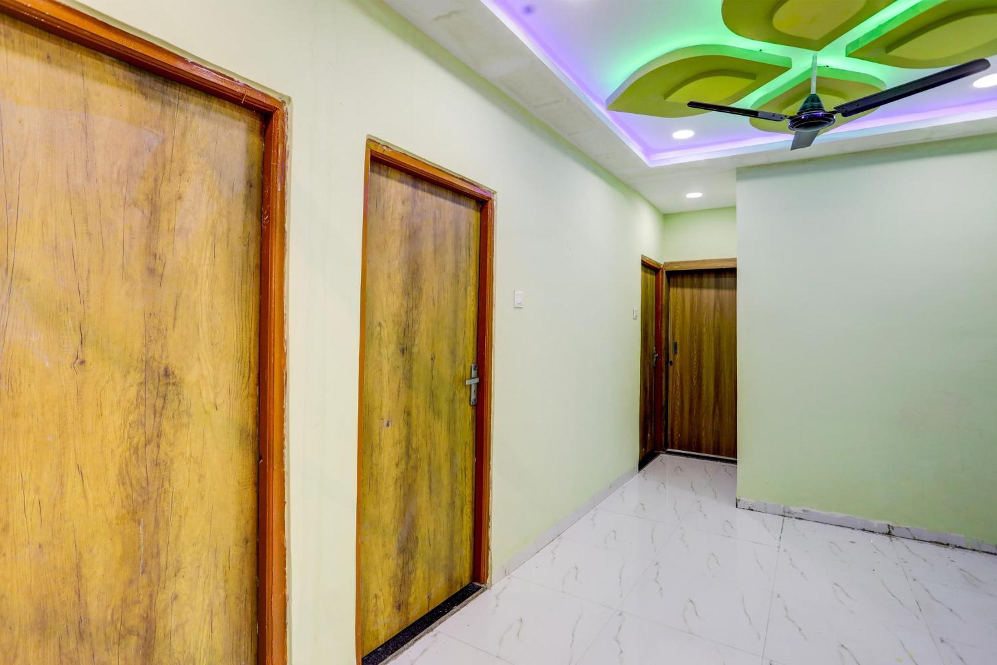 Spot On Ronak Place Hotel 3*