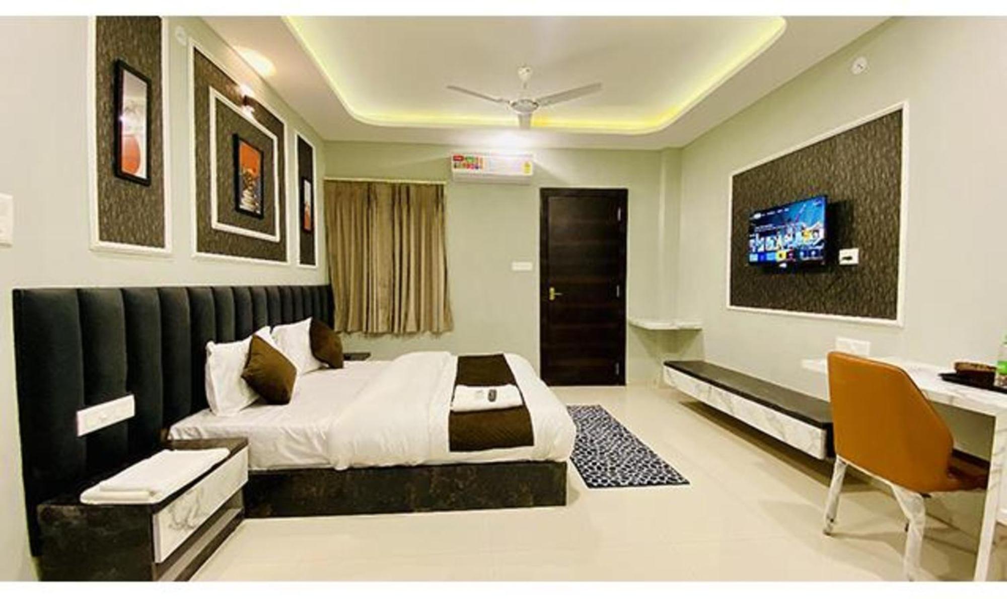 Hotel Fabhotel Rk