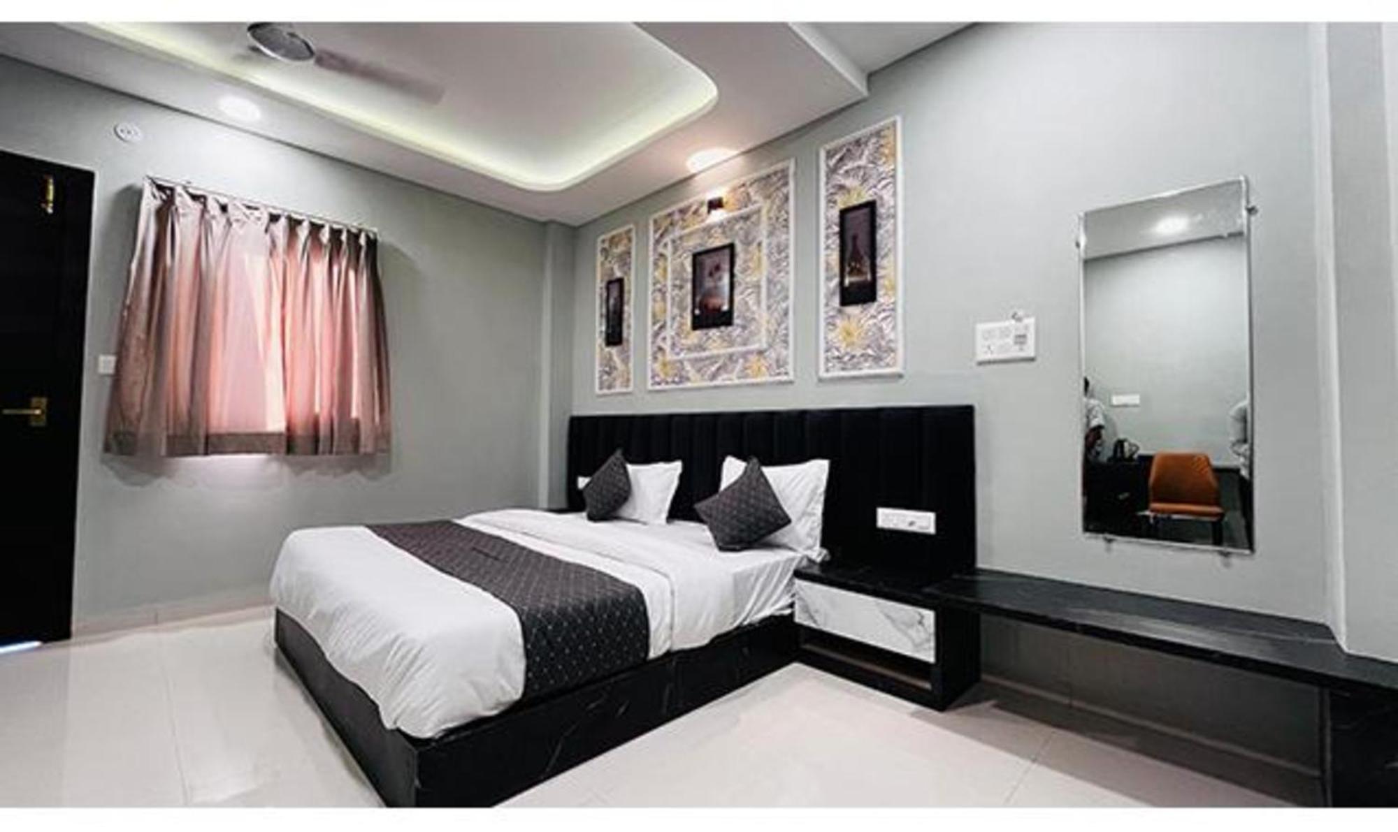 Hotel Fabhotel Rk