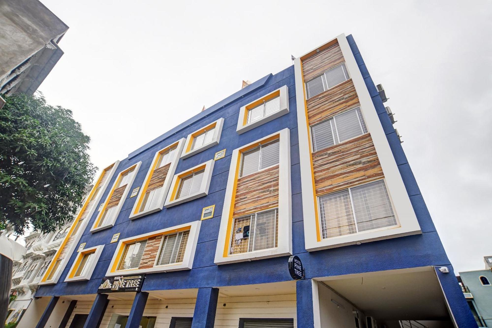 Super Townhouse Pine Tree Hotel Indore