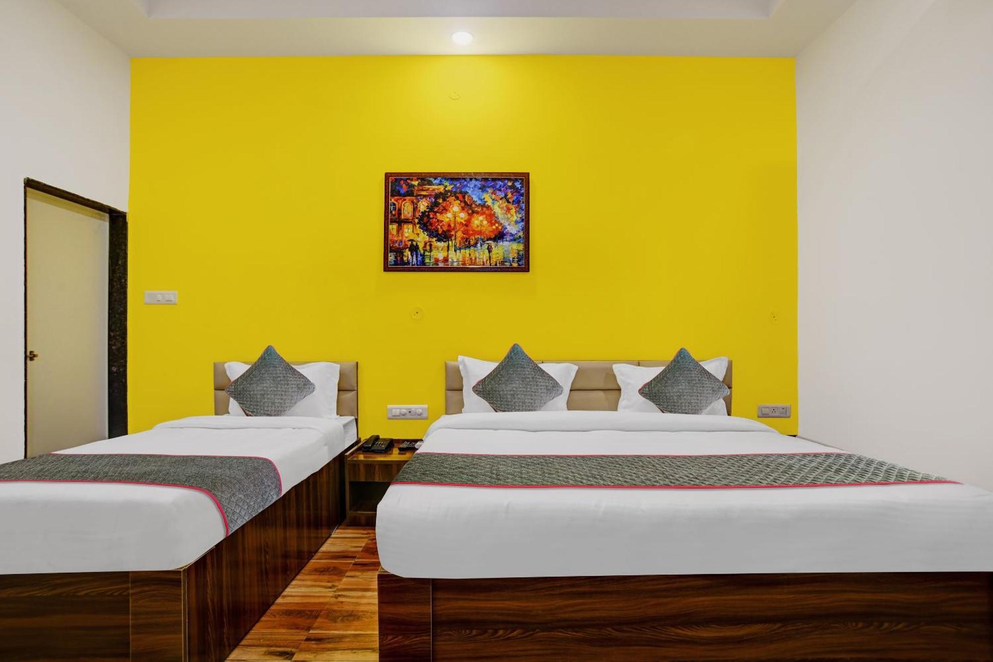 Super Townhouse Pine Tree Hotel 4*