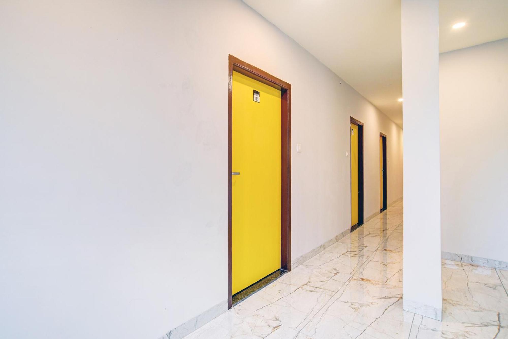 Super Townhouse Pine Tree Hotel Indore