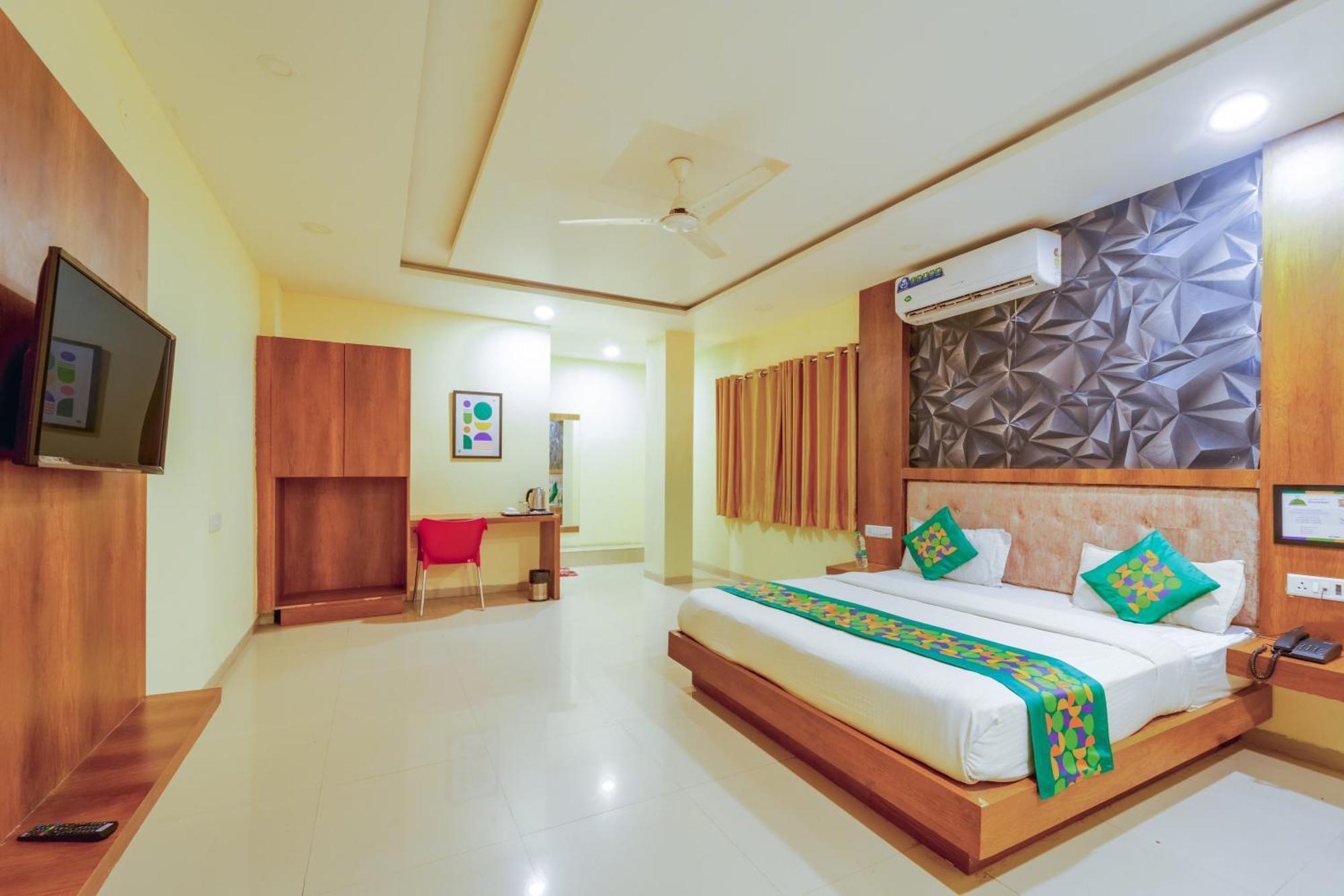 Hotel Treebo Royal Empire 3*