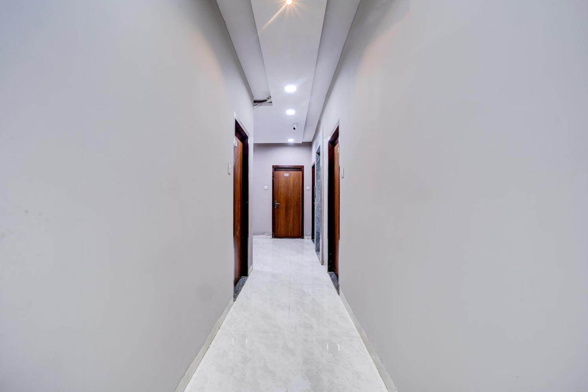 Hotel O Kamari Indore