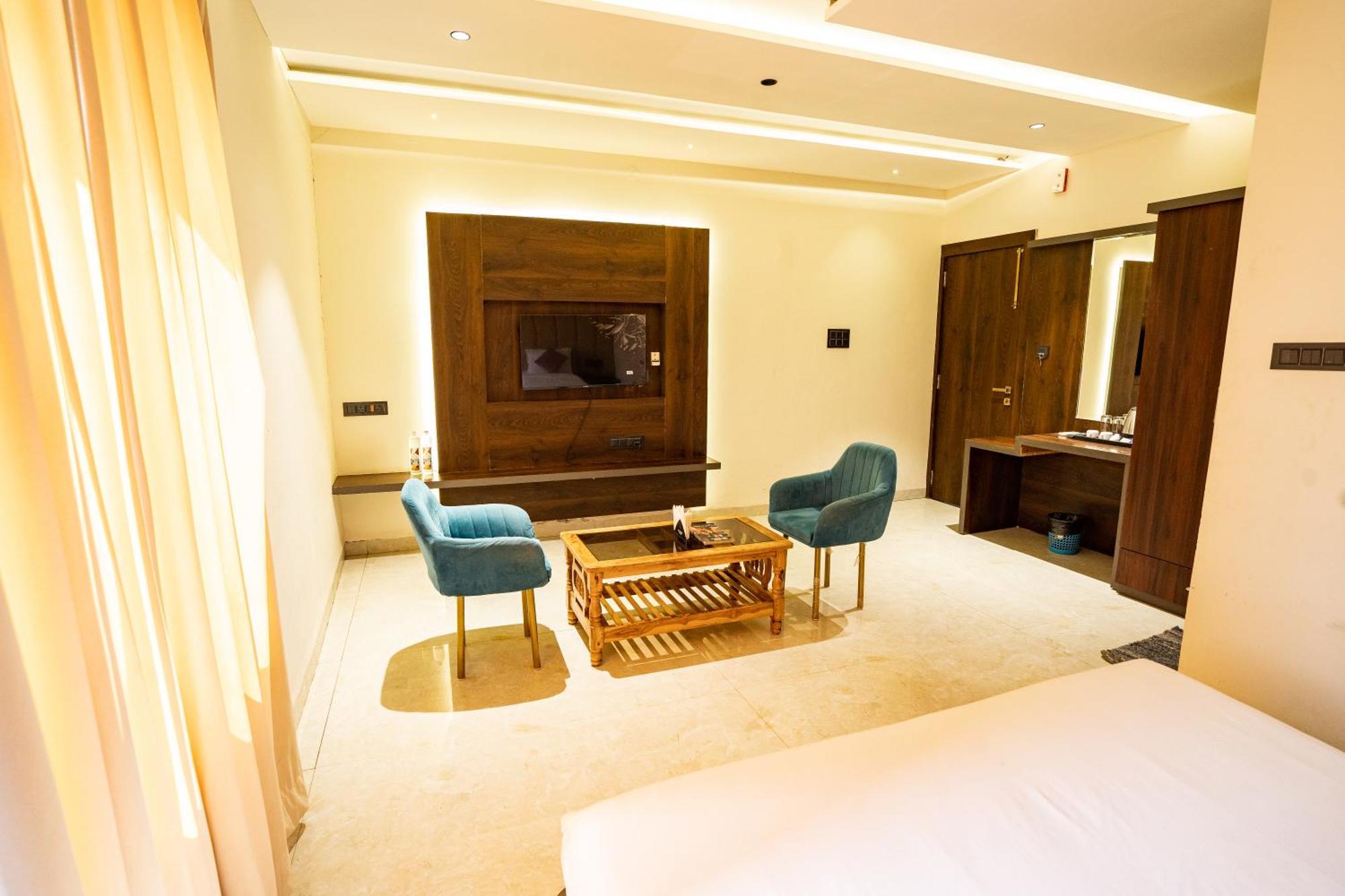 7th Cloud Club & Hotel