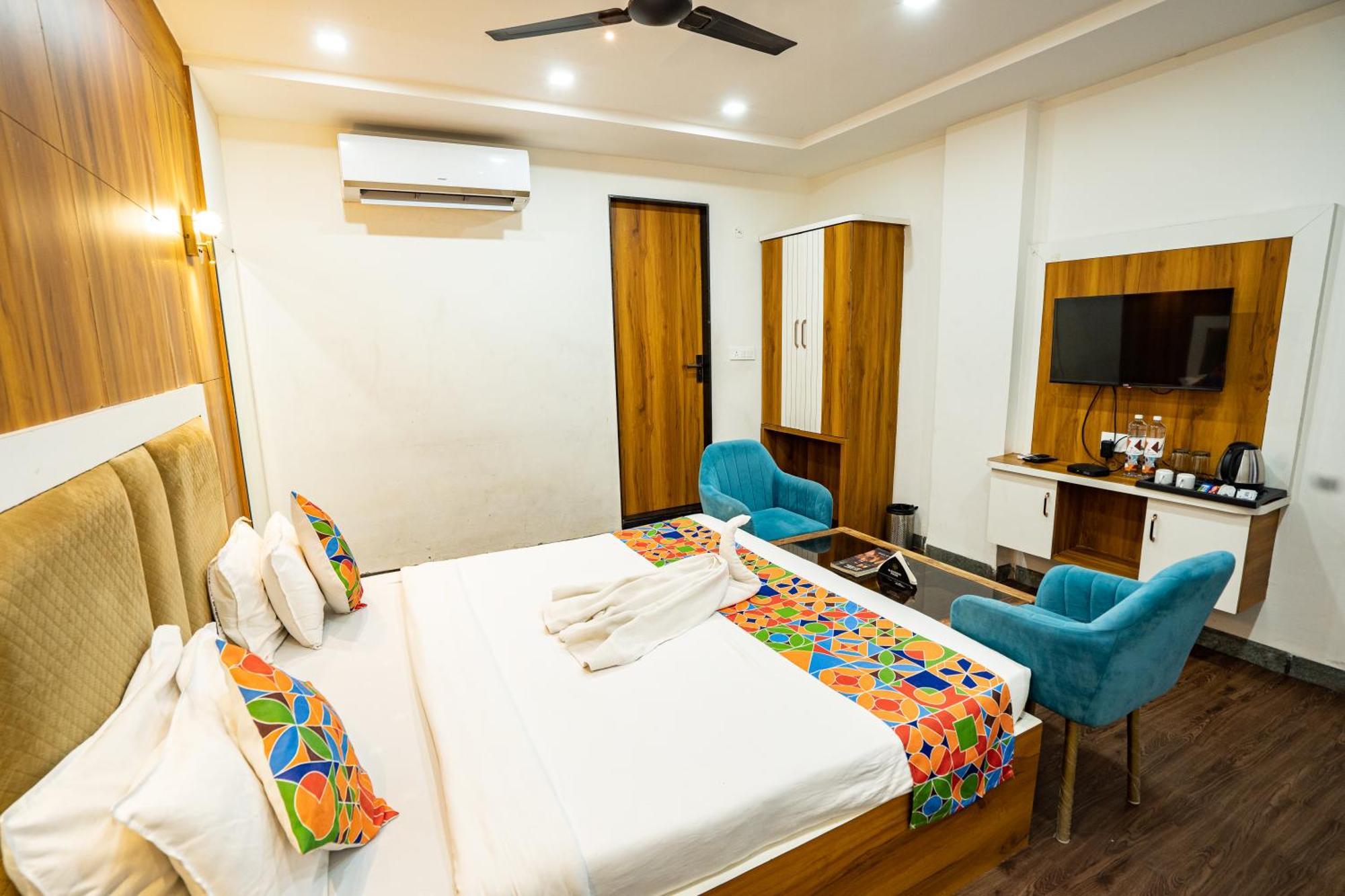 Hotel 7th Cloud Club & Indore