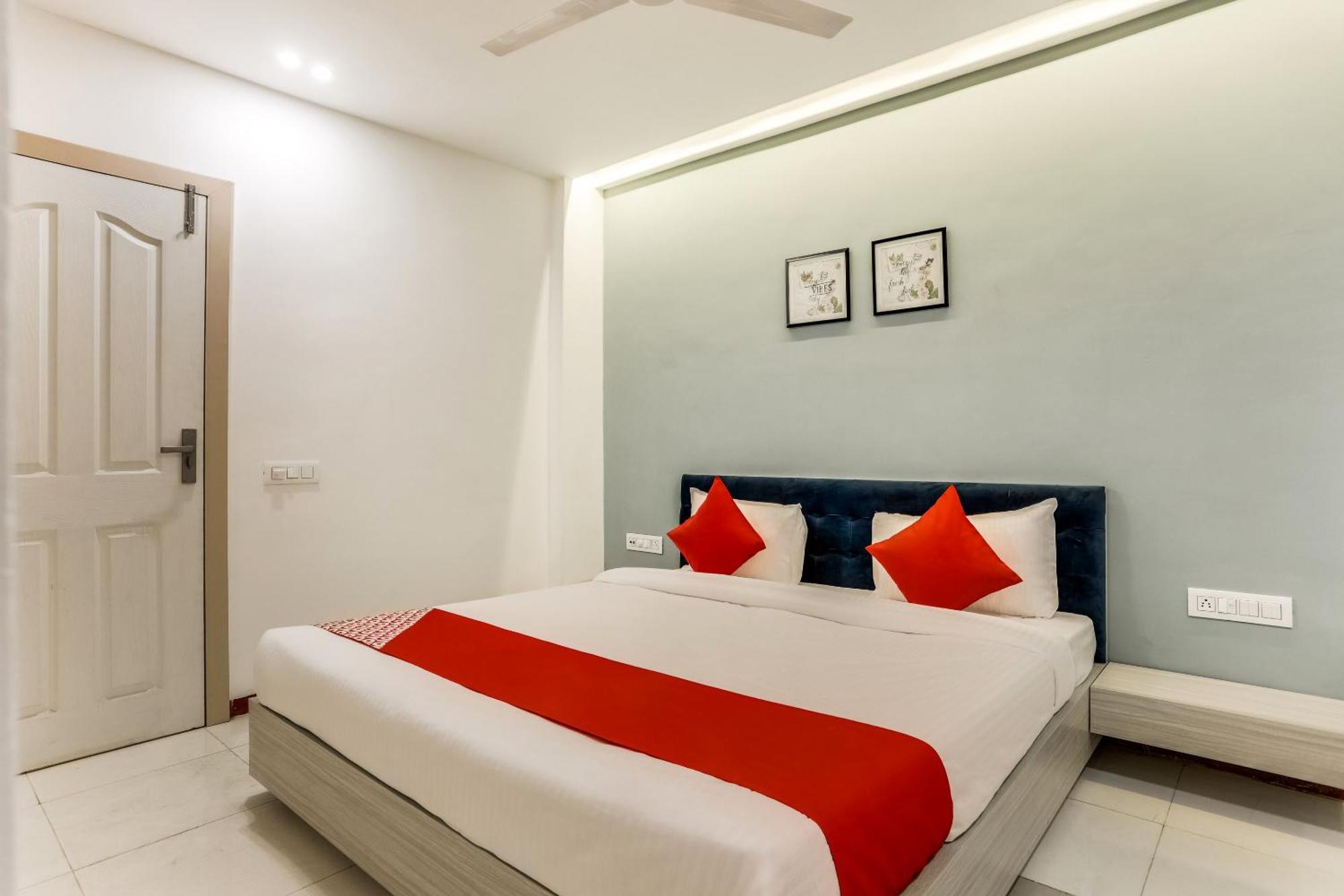 O Omkar 3* Indore