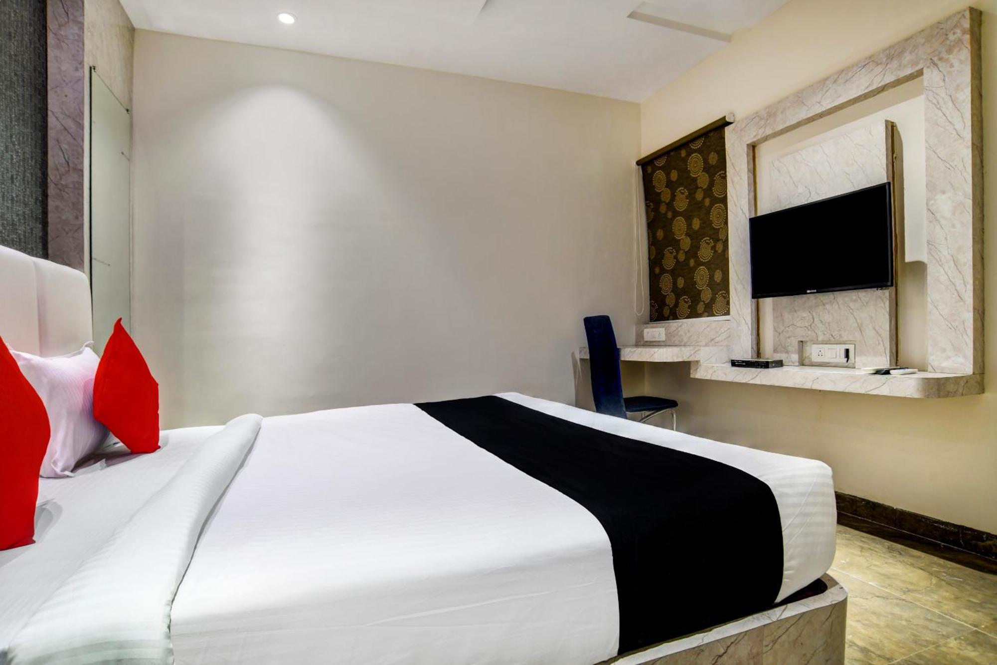 Super Capital O Abri Krishna Hotel