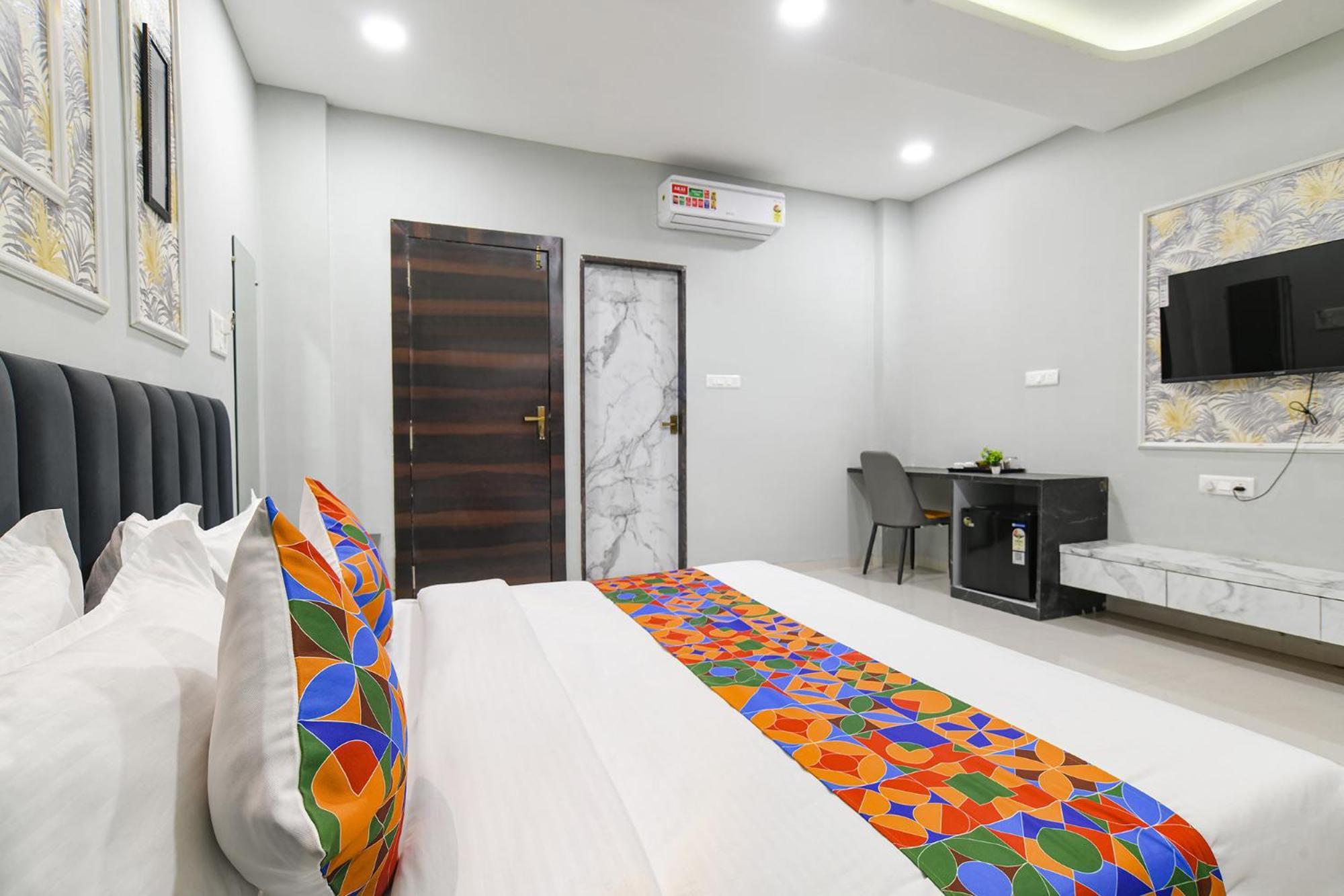 Hotel Fabhotel Rk