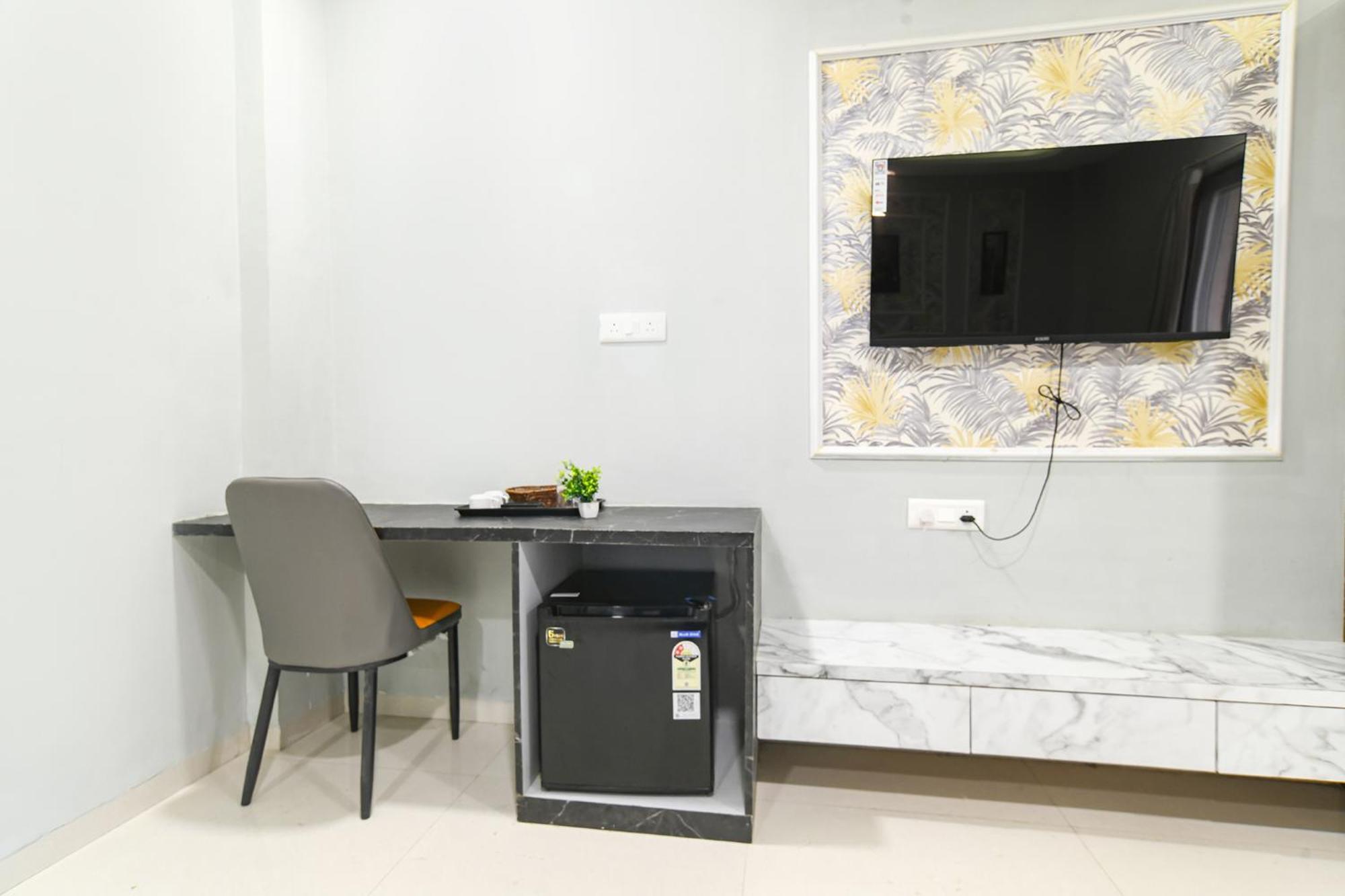 Hotel Fabhotel Rk