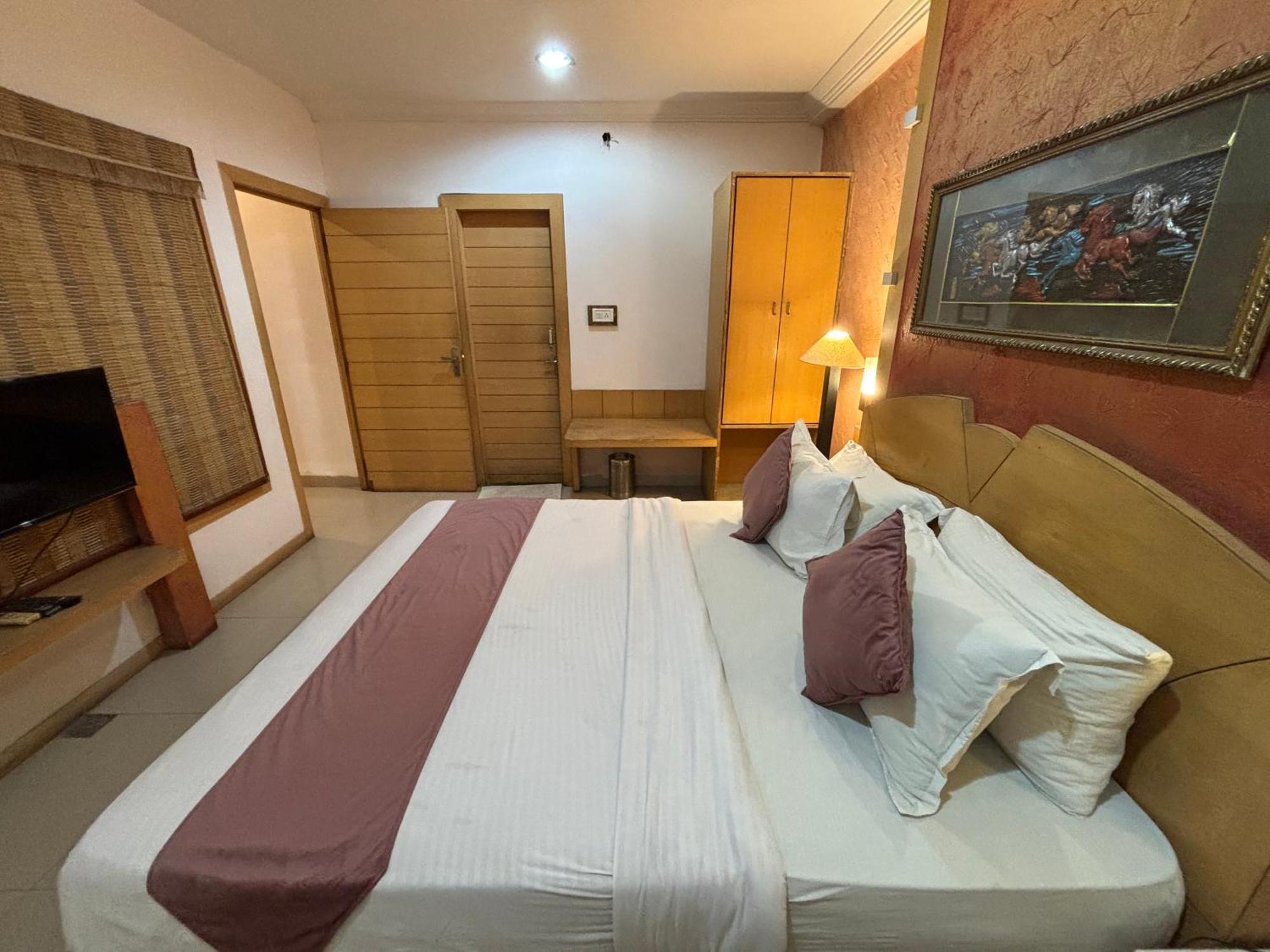 Paradise And Banquet, Hotel Indore