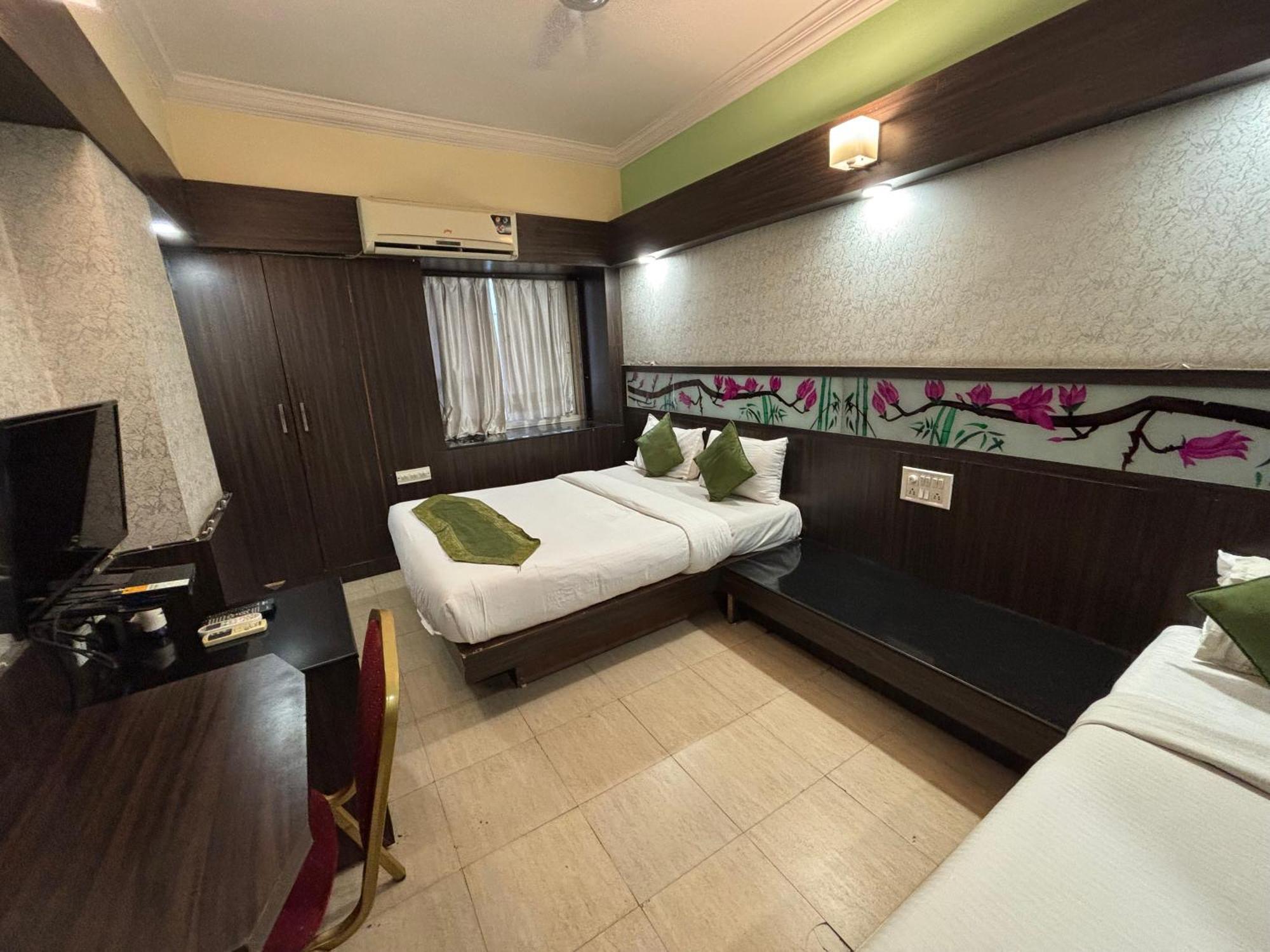 Paradise And Banquet, Hotel 3*