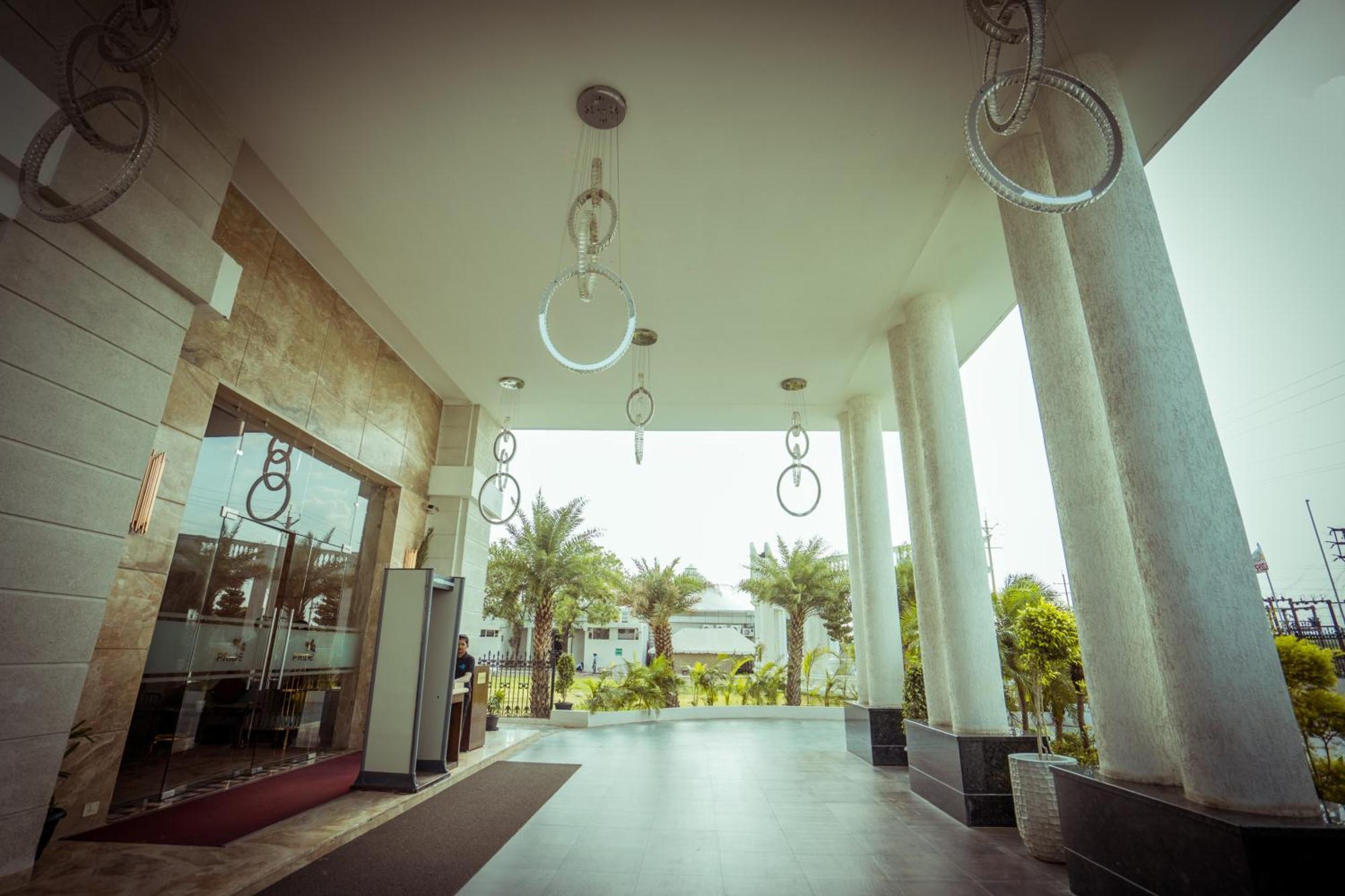 Hotel Pride & Convention Centre 5*