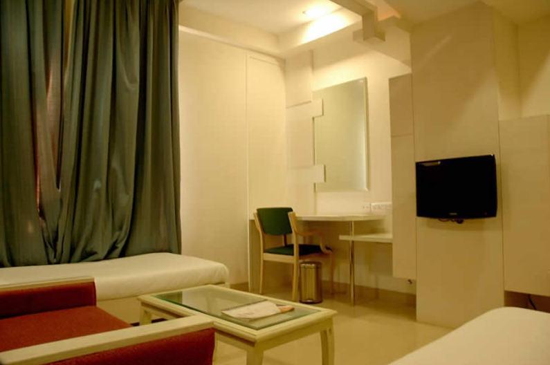 Apna Palace Hotel
