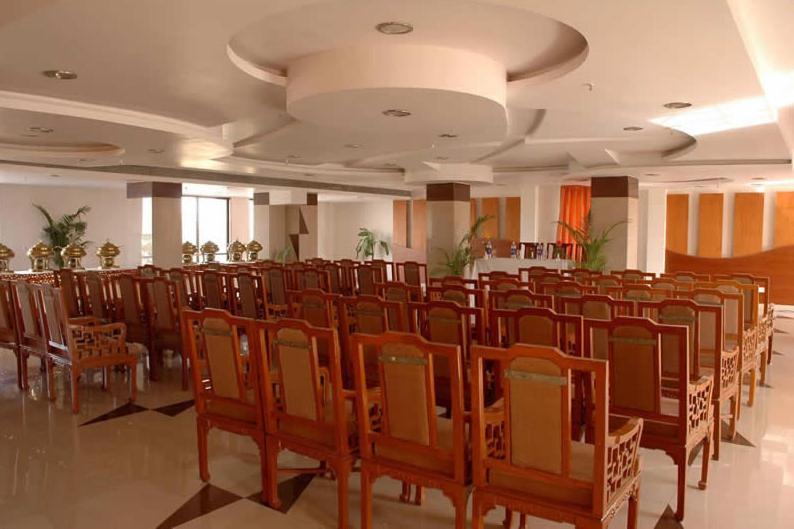 Apna Palace 3*