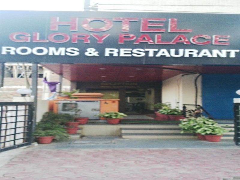 Oyo 11945 Glory Palace