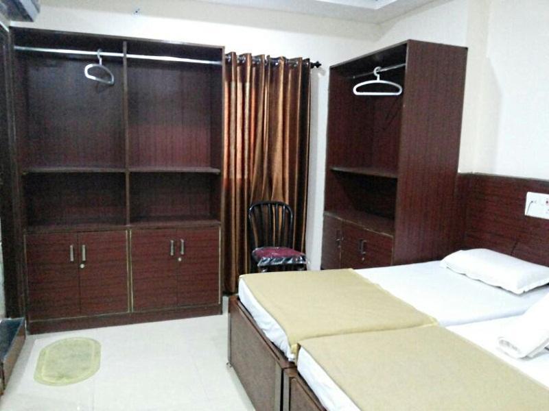 Oyo 11945 Glory Palace Hotel