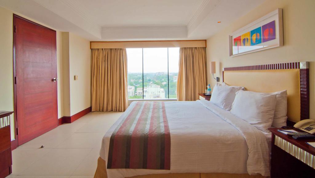 Hotel Sarovar Portico