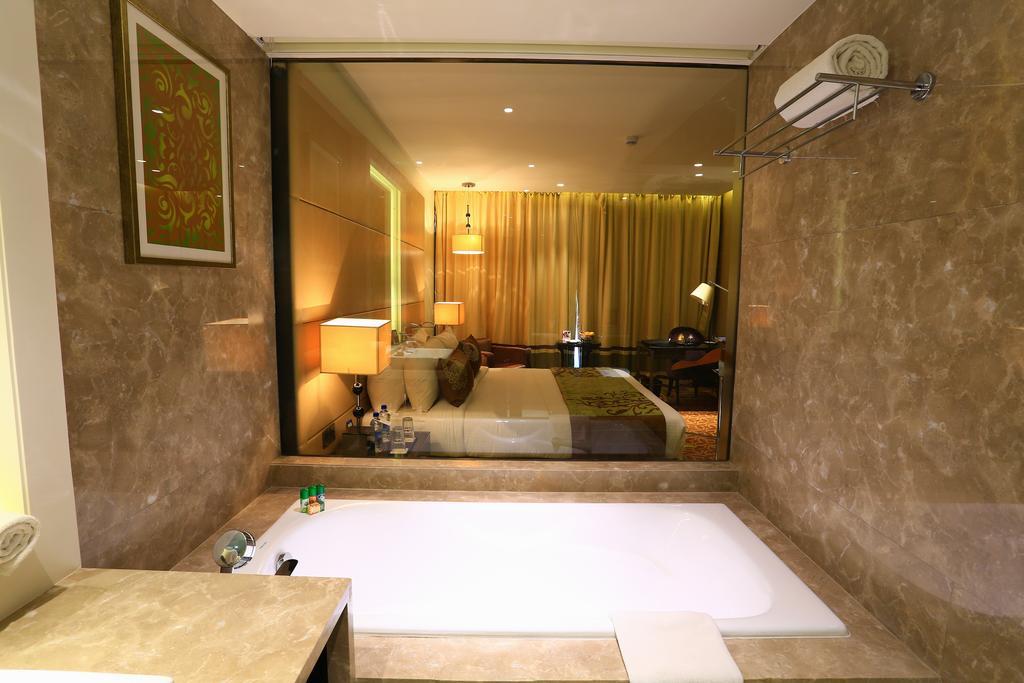 Landmark Hotel 4*