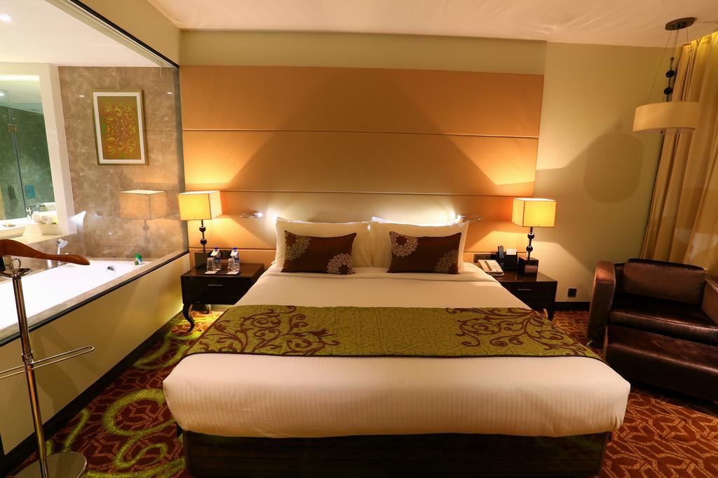 Landmark 4*
