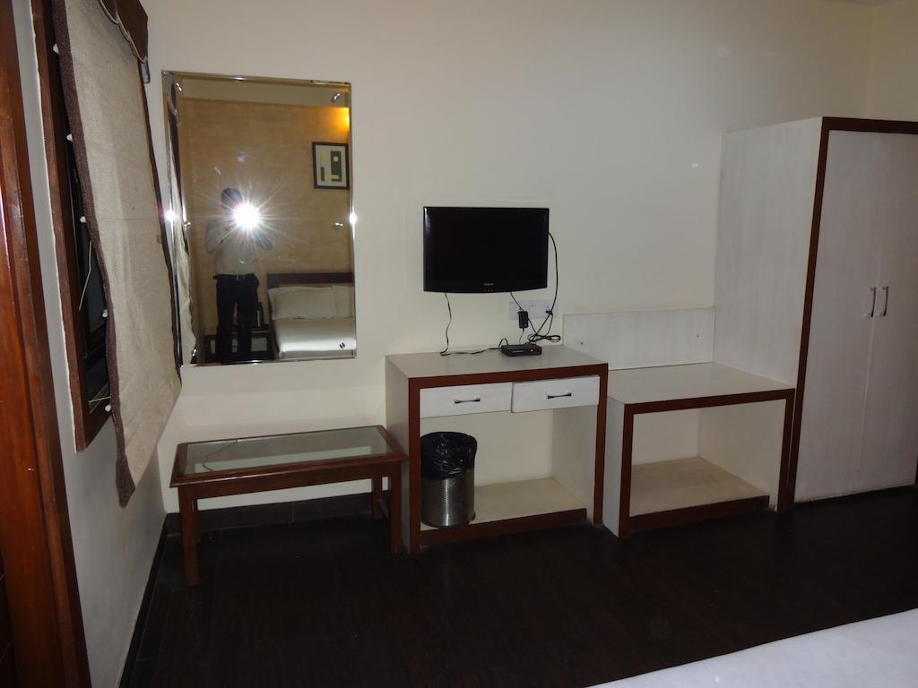 Kings Park Hotel Indore