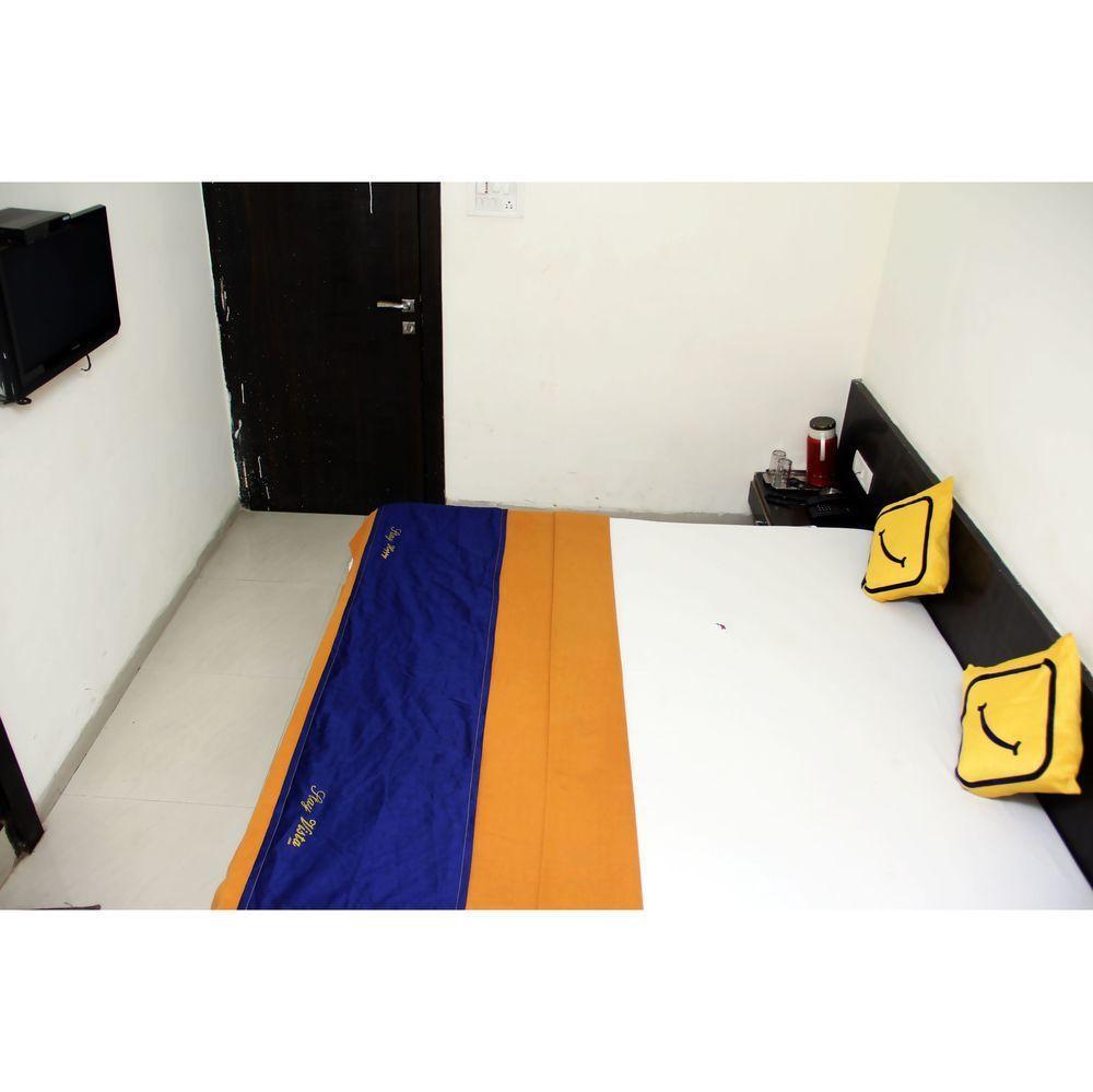 Hotel Vista At Bapu Gandhi Nagar 3*