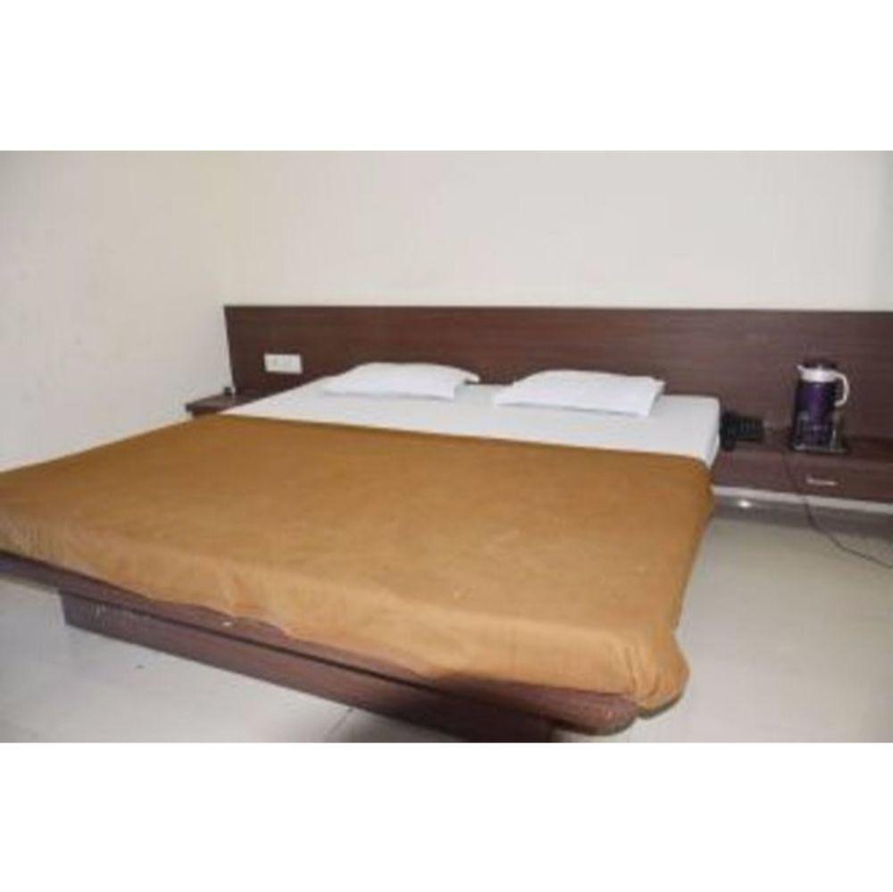 Hotel Vista At Bapu Gandhi Nagar
