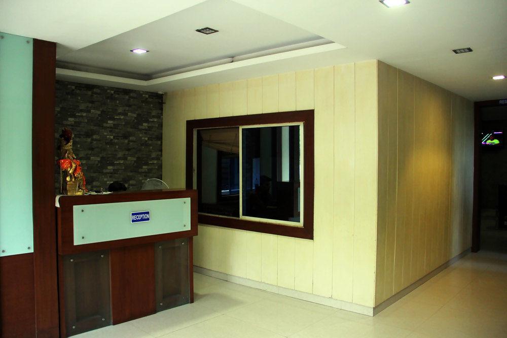 Hotel Vista At Bapu Gandhi Nagar