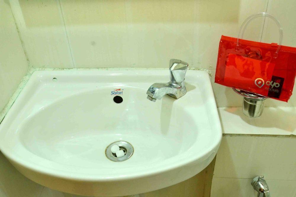 Oyo Bhawarkuan Square Hotel