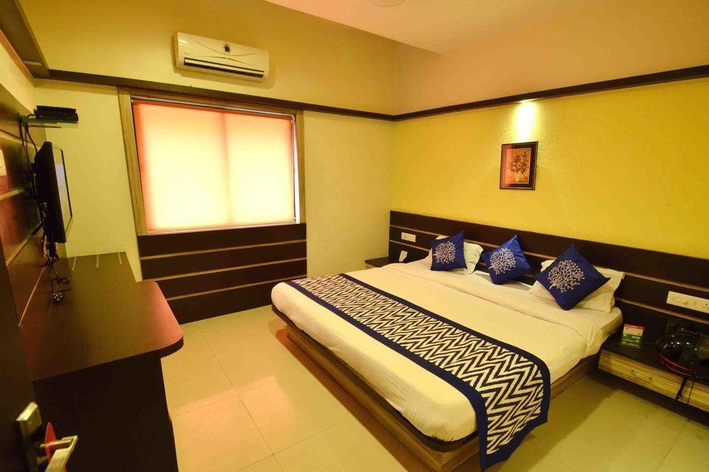 Oyo Bhawarkuan Square 3* Indore
