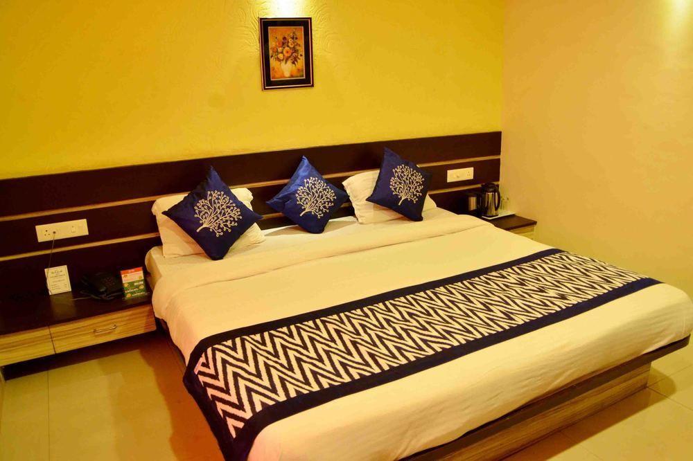 Oyo Bhawarkuan Square 3*
