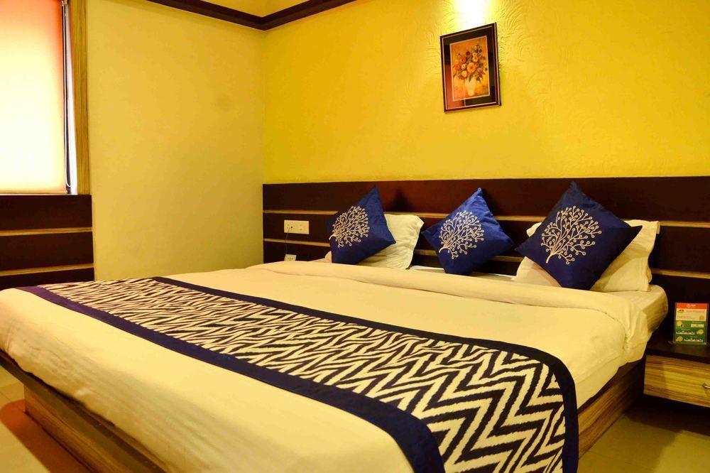 Oyo Bhawarkuan Square Hotel Indore