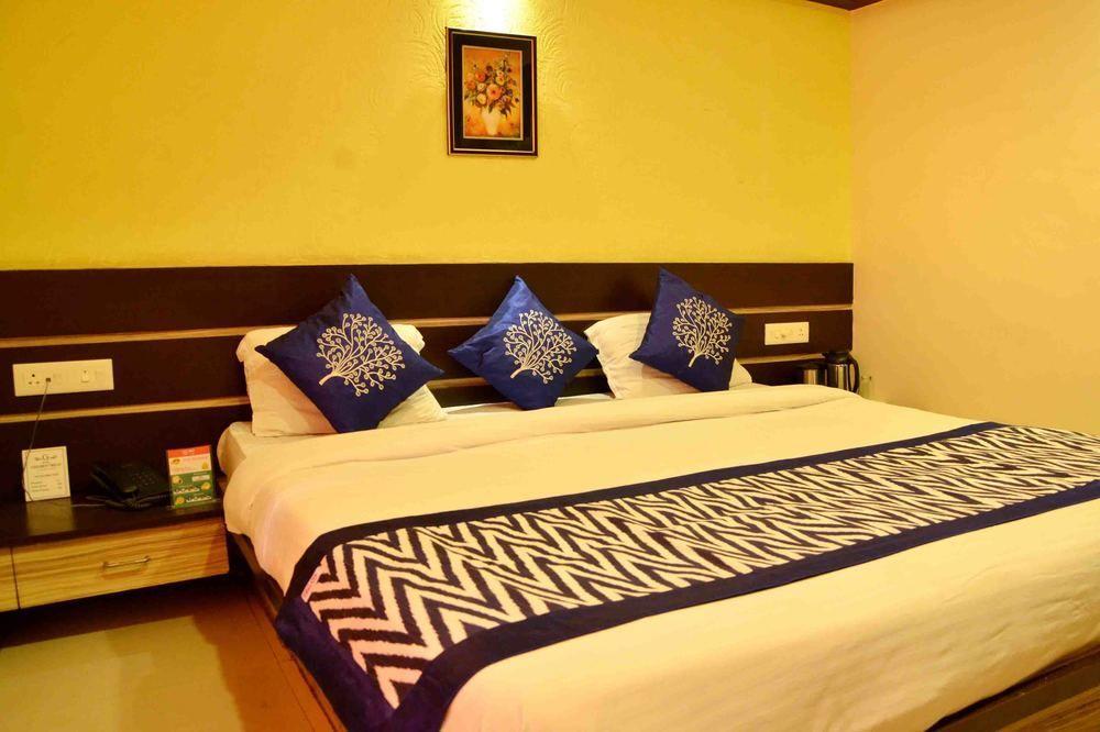 Oyo Bhawarkuan Square Hotel