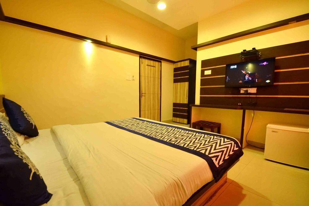 Oyo Bhawarkuan Square 3*