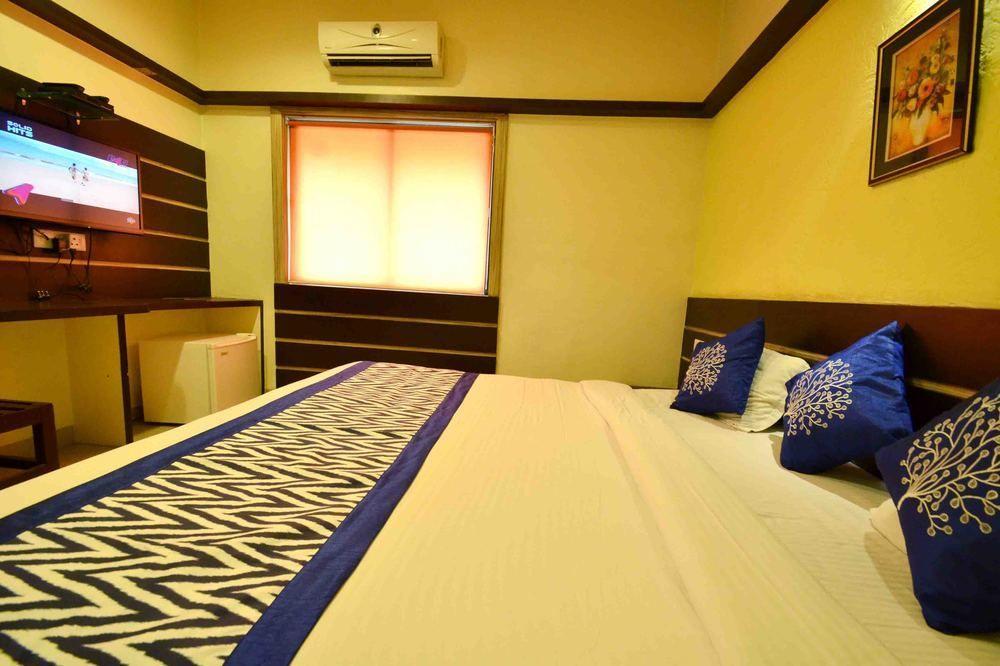 Oyo Bhawarkuan Square Hotel Indore