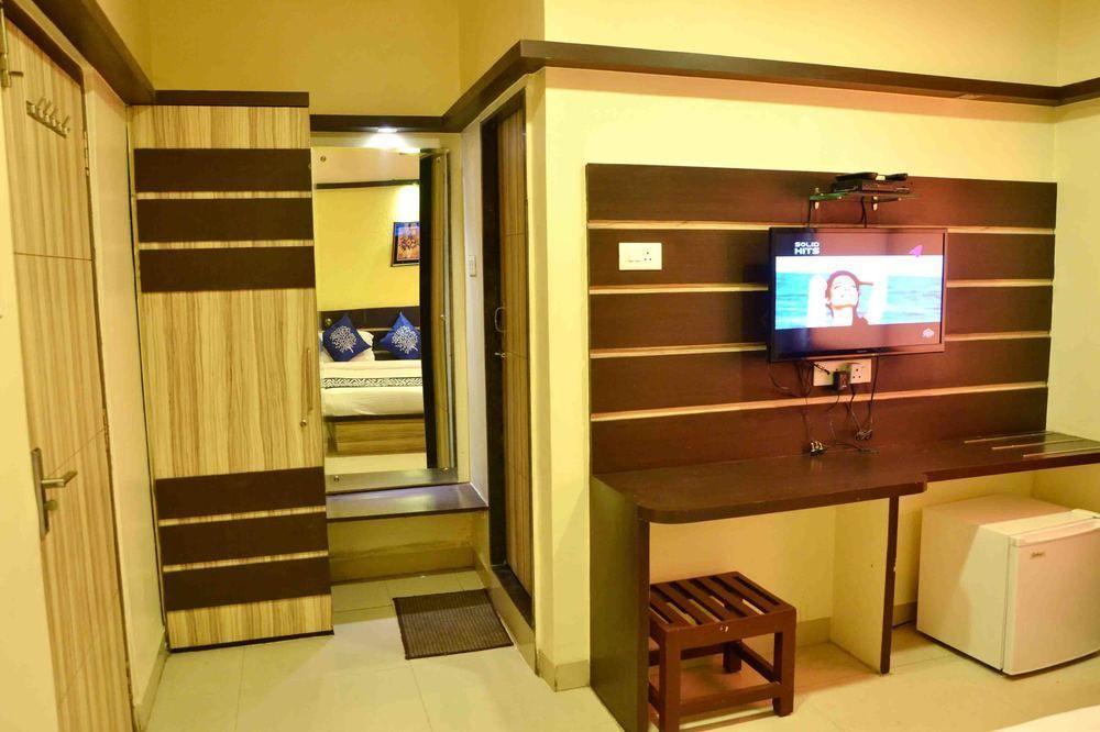 Oyo Bhawarkuan Square 3*