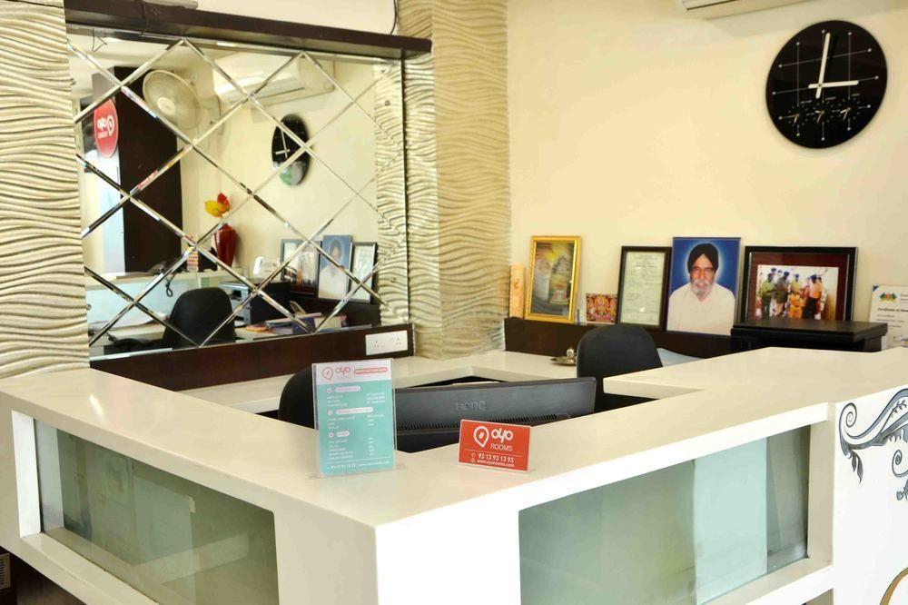 Oyo Bhawarkuan Square Hotel Indore