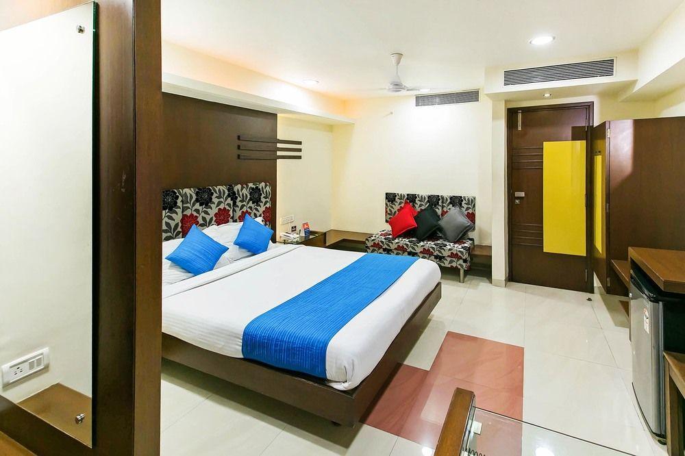 Hotel Fabhotel Amrit Residency Indore