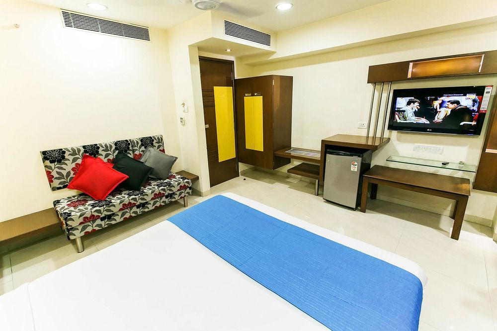 Hotel Fabhotel Amrit Residency