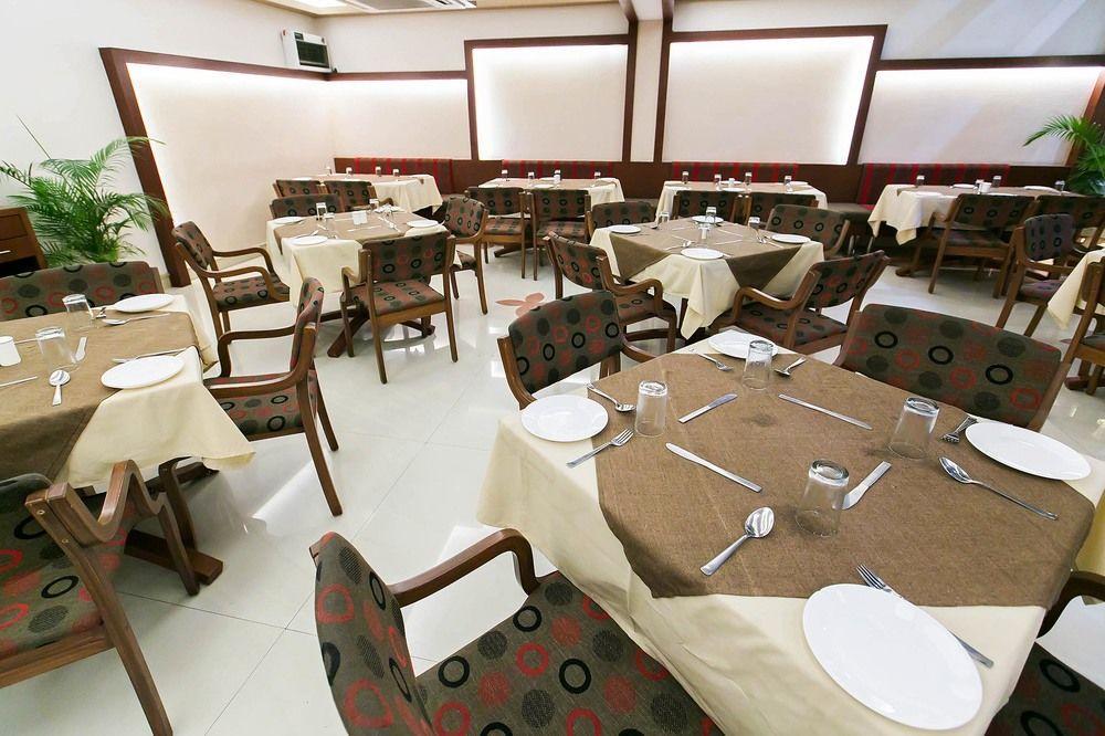 Fabhotel Amrit Residency 3*