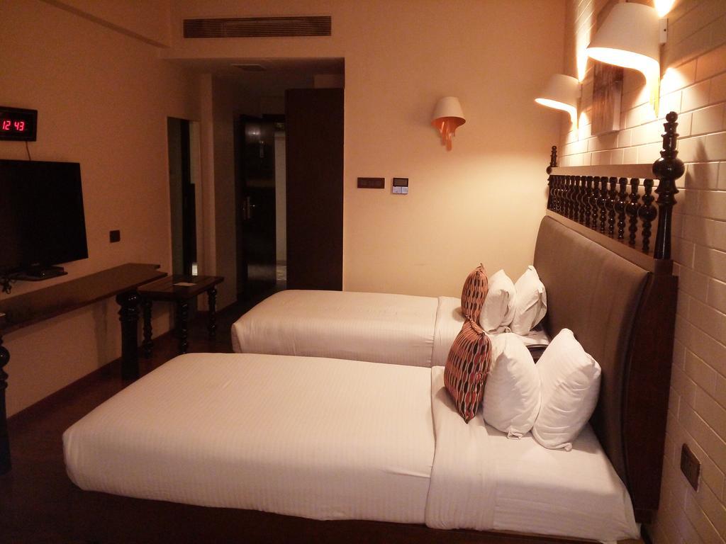Western O2 Hotel 4*