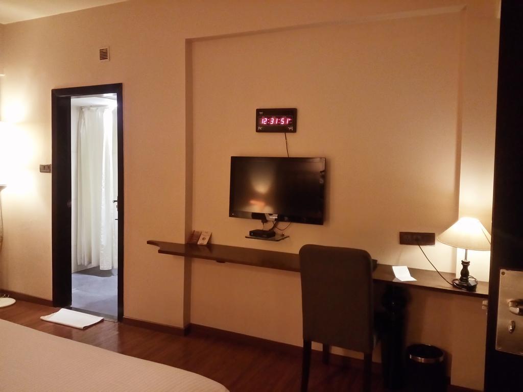 Hotel Western O2 Indore